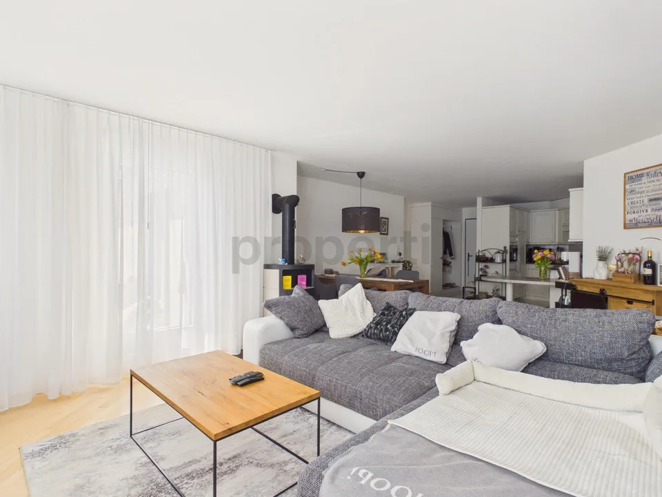 Geräumige 4.5-Zimmer-Wohnung mit sonnigem Balkon in Tuggen SZ