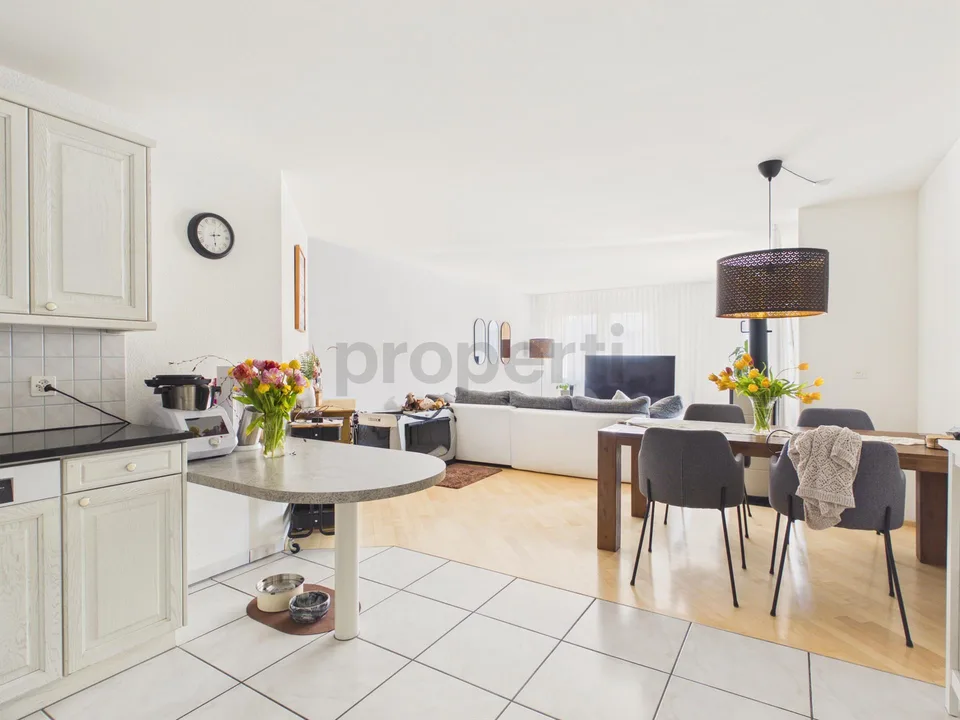 Geräumige 4.5-Zimmer-Wohnung mit sonnigem Balkon in Tuggen SZ