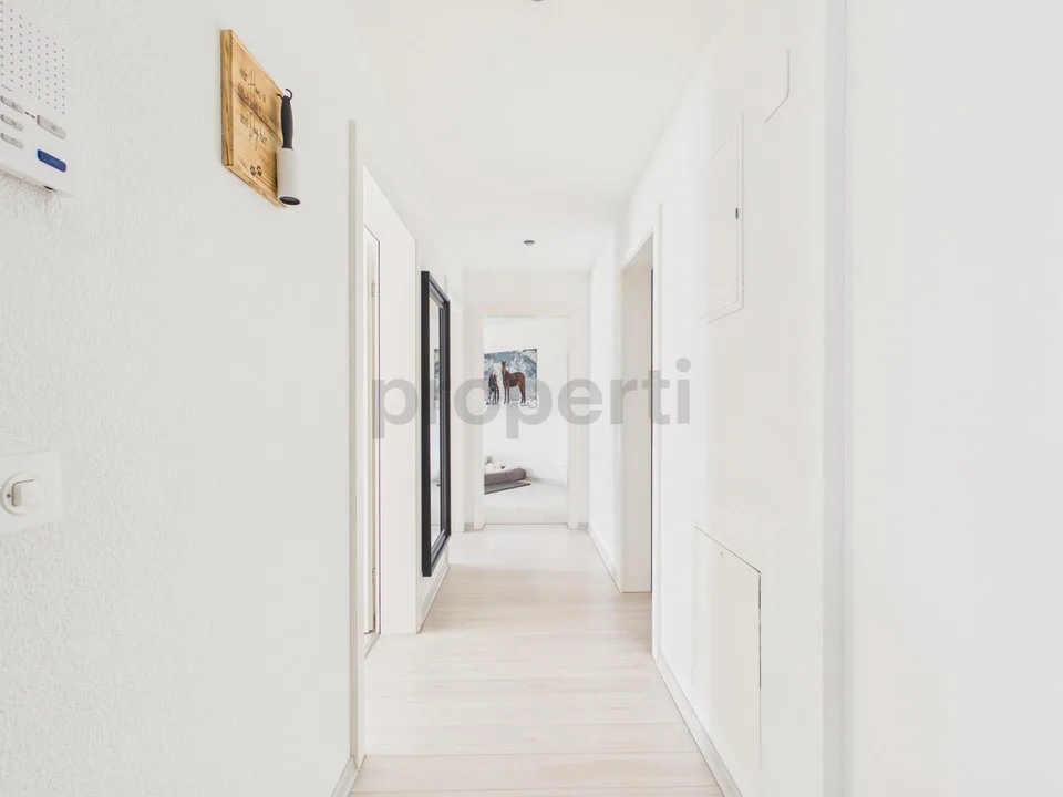 Geräumige 4.5-Zimmer-Wohnung mit sonnigem Balkon in Tuggen SZ