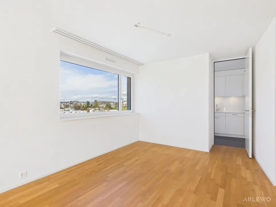 Modernes Wohnen über den Dächern - 11 Etage mit See- und Bergblick