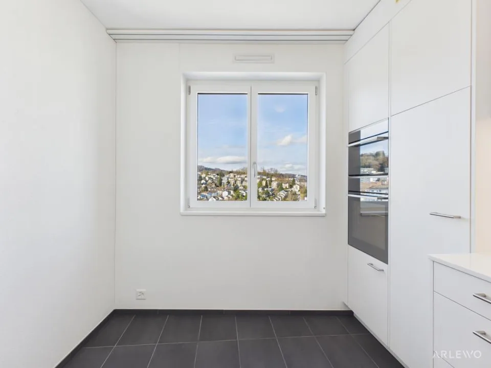 Modernes Wohnen über den Dächern - 11 Etage mit See- und Bergblick