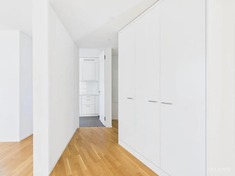 Modernes Wohnen über den Dächern - 11 Etage mit See- und Bergblick