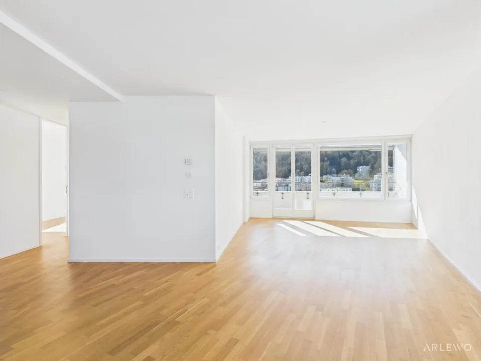Modernes Wohnen über den Dächern - 11 Etage mit See- und Bergblick