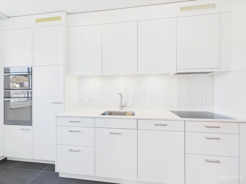 Modernes Wohnen über den Dächern - 11 Etage mit See- und Bergblick