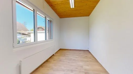 Grosszügige Gewerbehalle auf zwei Etagen - vielseitig nutzbar in Rü...