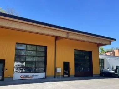 Grosszügige Gewerbehalle auf zwei Etagen - vielseitig nutzbar in Rü...