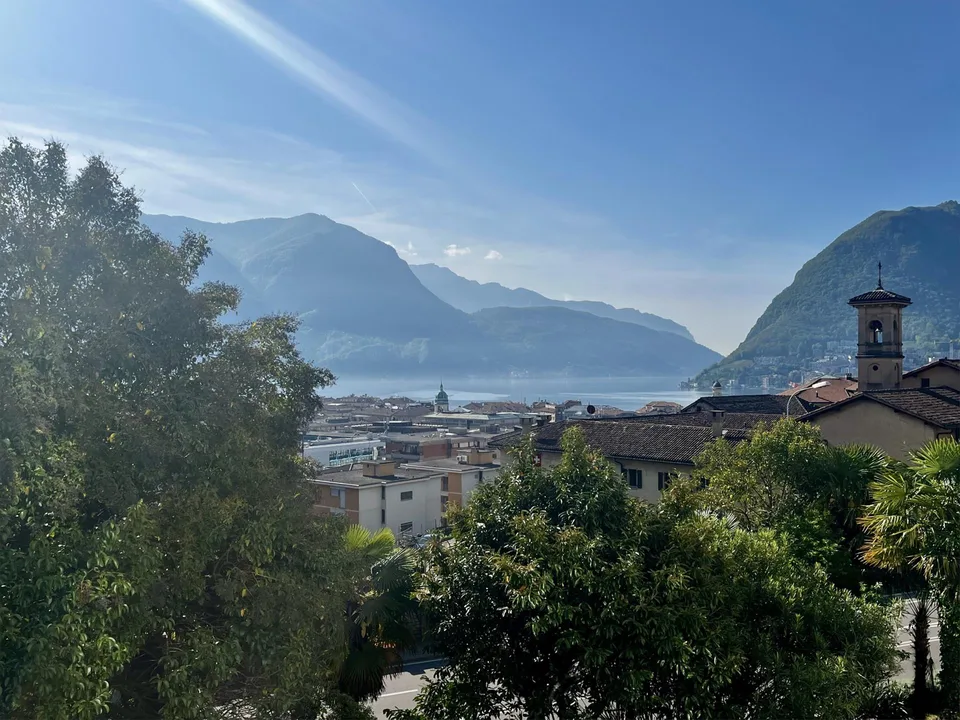 LUGANO - AFFITTASI SPAZIOSO UFFICIO VISTA LAGO DI 217 MQ