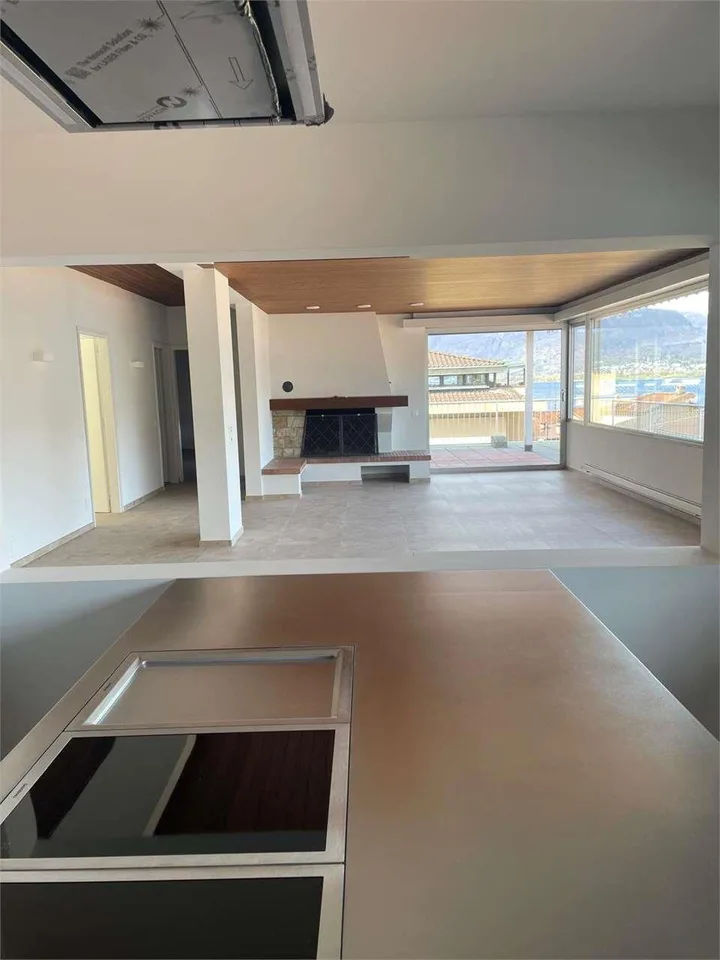 Vira Gambarogno, Attico 6,5 locali, ristrutturato e con vista lago