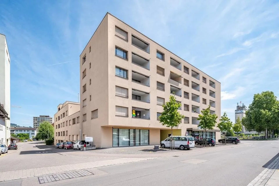 Einstellplatz direkt neben dem Bahnhof Sursee