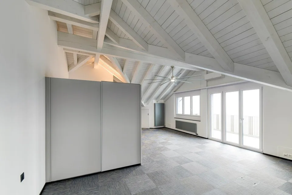 2.5-Zimmer Dachwohnung im Loft-Style mit Klimaanlage