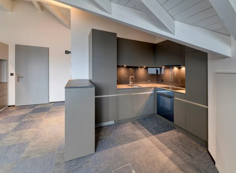 2.5-Zimmer Dachwohnung im Loft-Style mit Klimaanlage