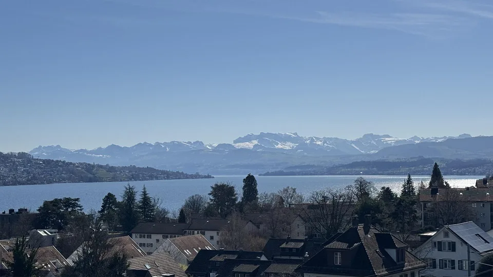 Exklusive Attika-Oase mit Rundum-Panorama