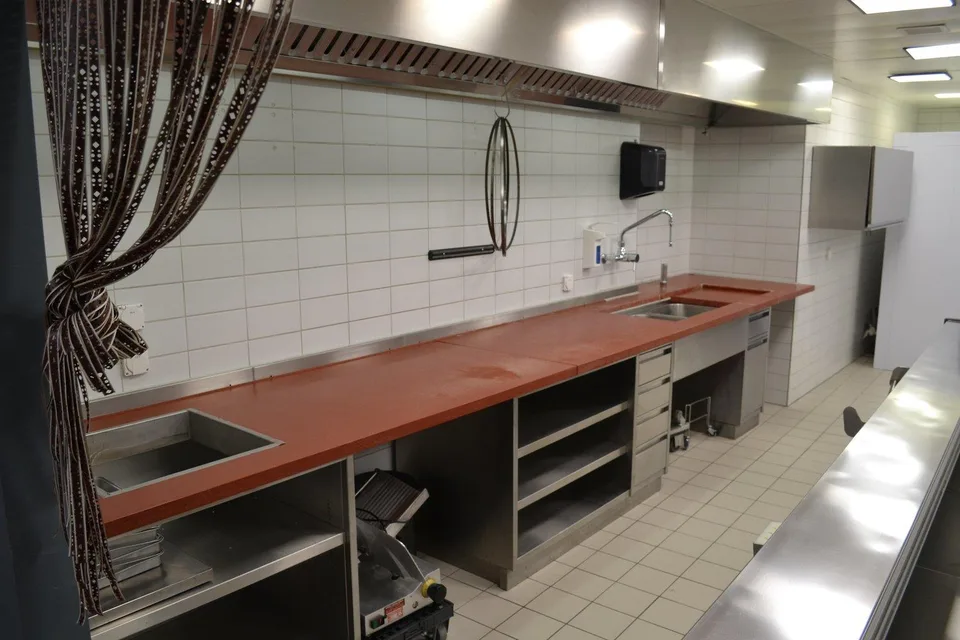 Moderne Geschäftsfläche im Zentrum von Altdorf zu vermieten – Foto 9 von 13