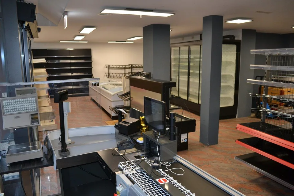 Moderne Geschäftsfläche im Zentrum von Altdorf zu vermieten