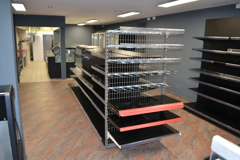 Moderne Geschäftsfläche im Zentrum von Altdorf zu vermieten