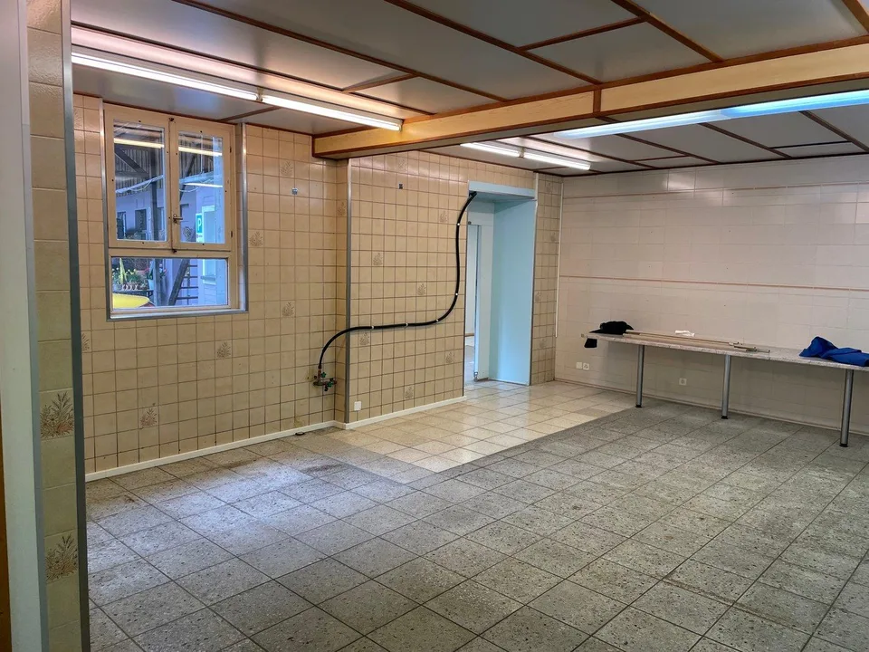 Vielseitig nutzbare Gewerberäumlichkeit im Mittelpunkt von Altdorf