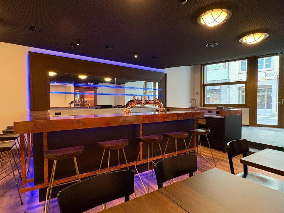 Neue wunderschön eingerichtete Bar mit Multifunktionsraum im Zentru... – Foto 7 von 13