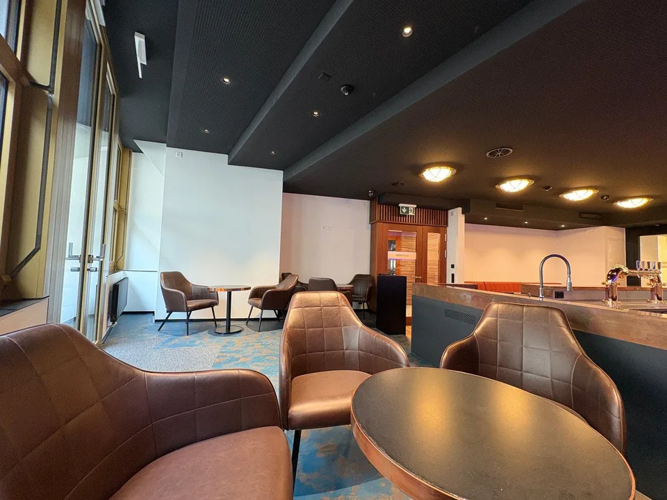 Neue wunderschön eingerichtete Bar mit Multifunktionsraum im Zentru... – Foto 8 von 13