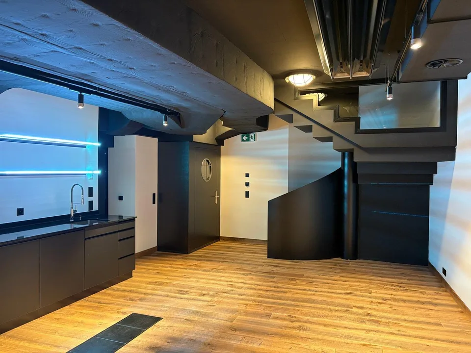 Neue wunderschön eingerichtete Bar mit Multifunktionsraum im Zentru... – Foto 12 von 13
