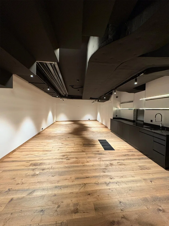 Neue wunderschön eingerichtete Bar mit Multifunktionsraum im Zentru... – Foto 10 von 13