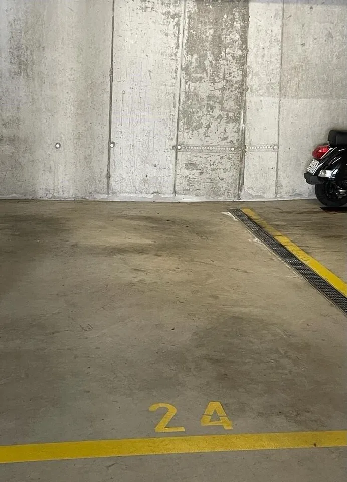 Geschützter Autoabstellplatz in Tiefgarage frei