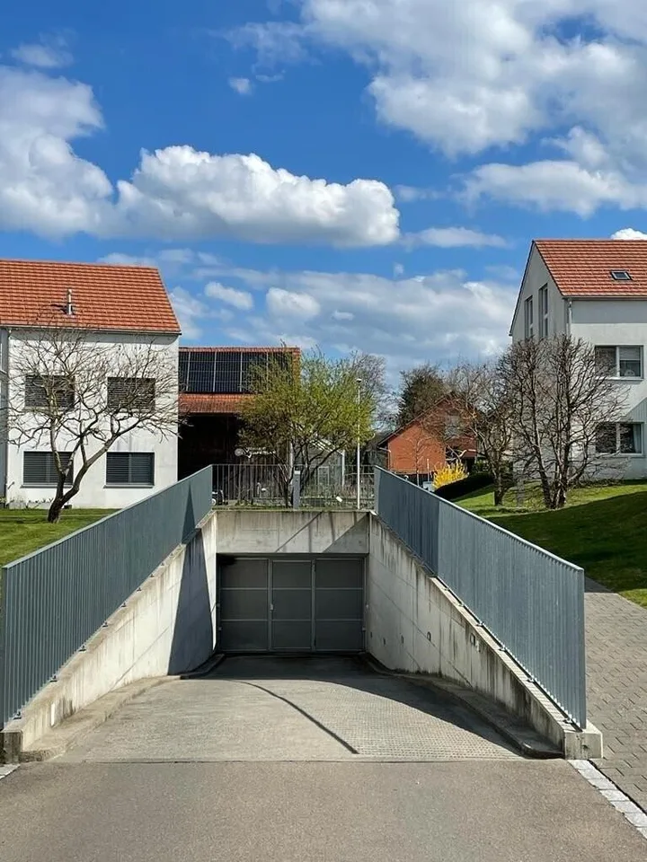 Geschützter Autoabstellplatz in Tiefgarage frei