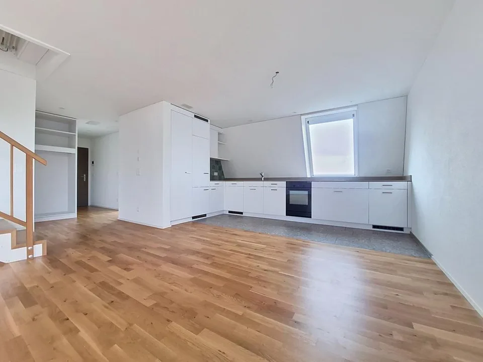 Dachwohnung mit Aussicht über die Stadt Uster zu vermieten