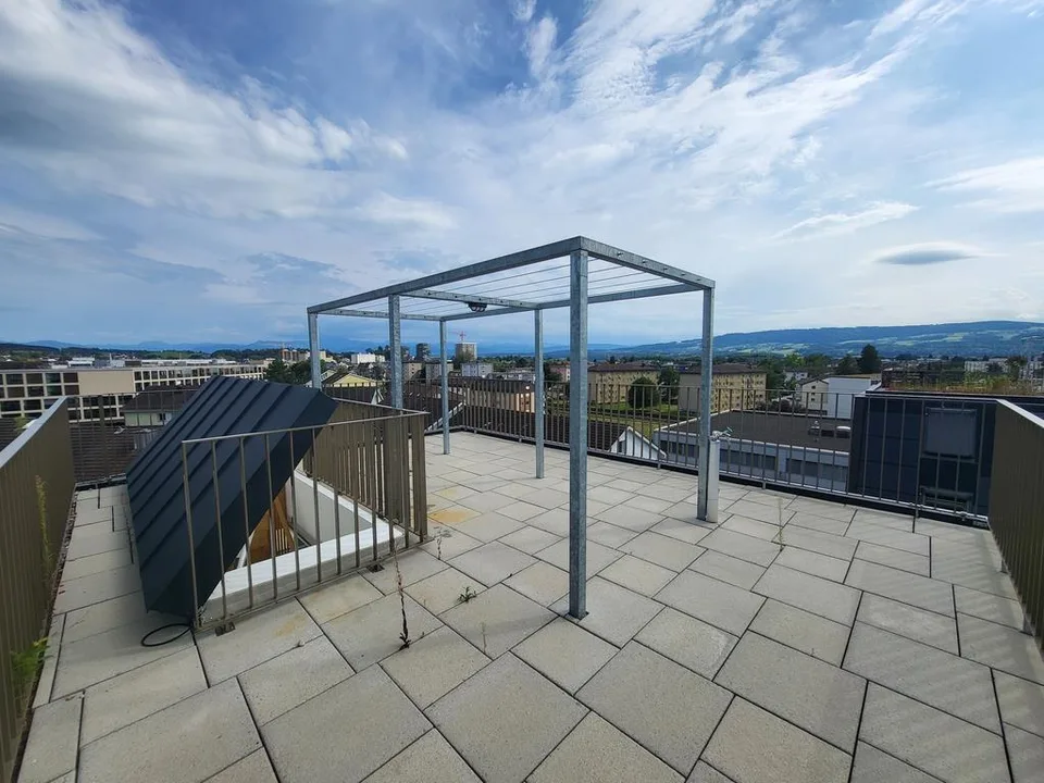Dachwohnung mit Aussicht über die Stadt Uster zu vermieten