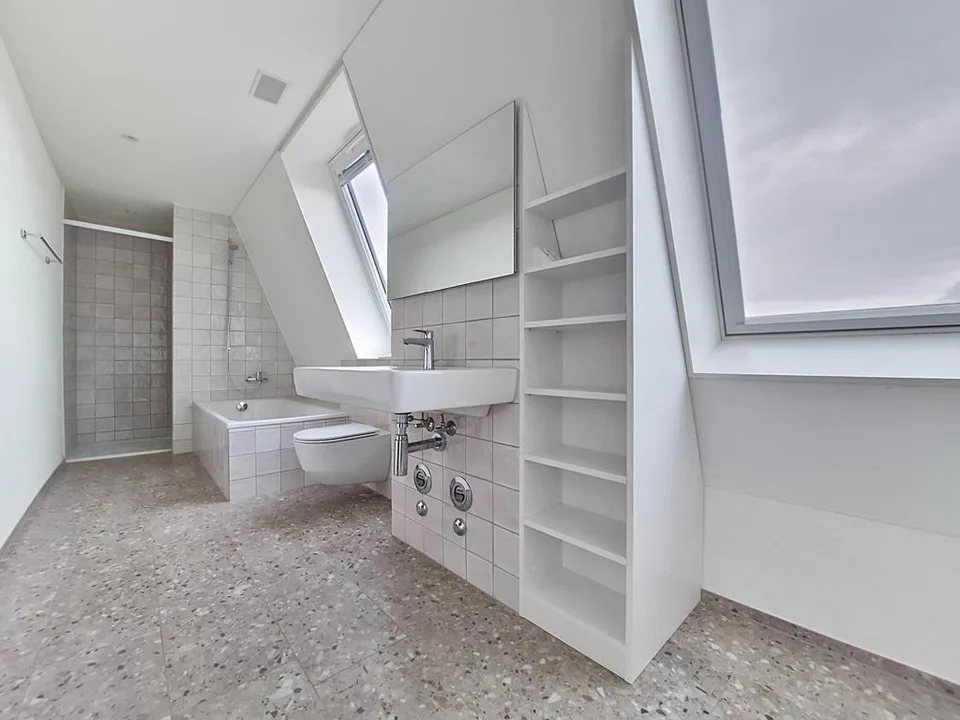 Dachwohnung mit Aussicht über die Stadt Uster zu vermieten