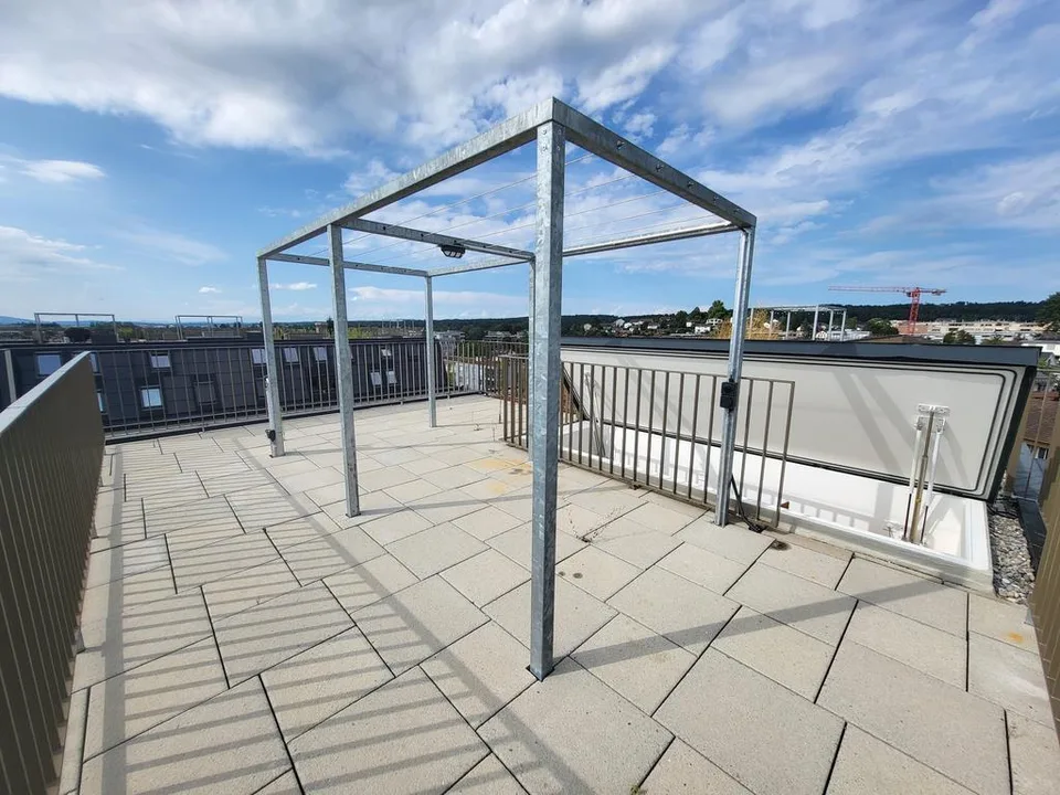 Dachwohnung mit Aussicht über die Stadt Uster zu vermieten