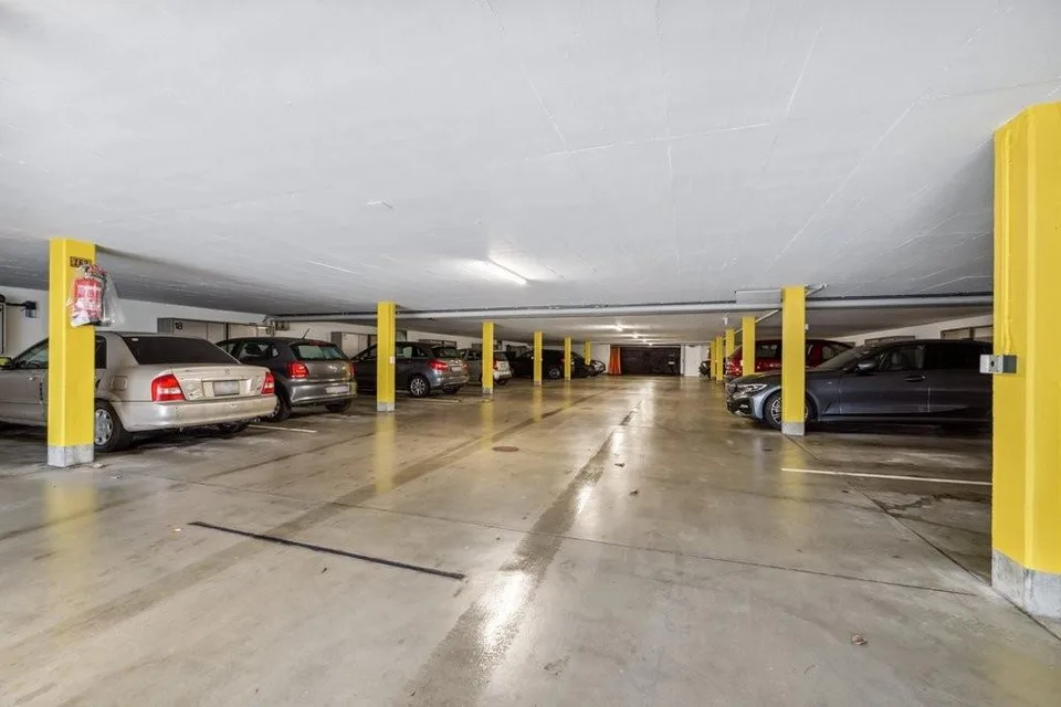 Suchen Sie einen trockenen Parkplatz für Ihr Motorrad?
