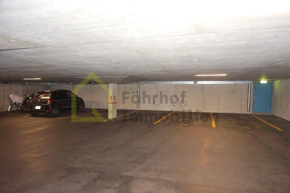 Einstellhallenplatz für Motorräder oder Kleinwagen (max. Länge 2m)