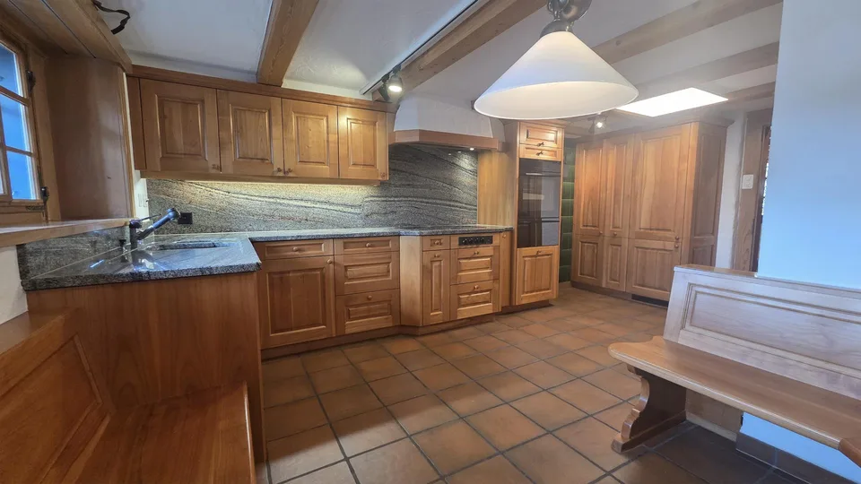 Zu vermieten charmante Altbauwohnung im EG mit Sitzplatz