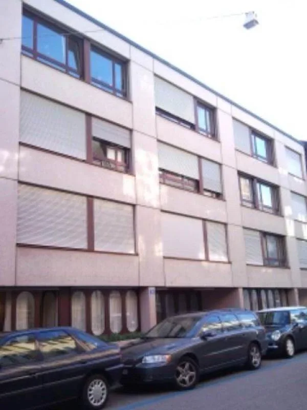 Einstellhallenplatz in kleiner Einstellhalle Kopie Kopie