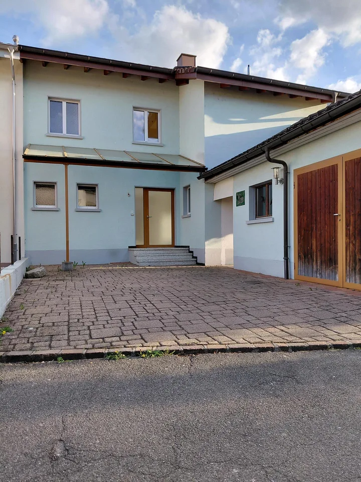 Doppeleinfamilienhaushälfe mit Garten