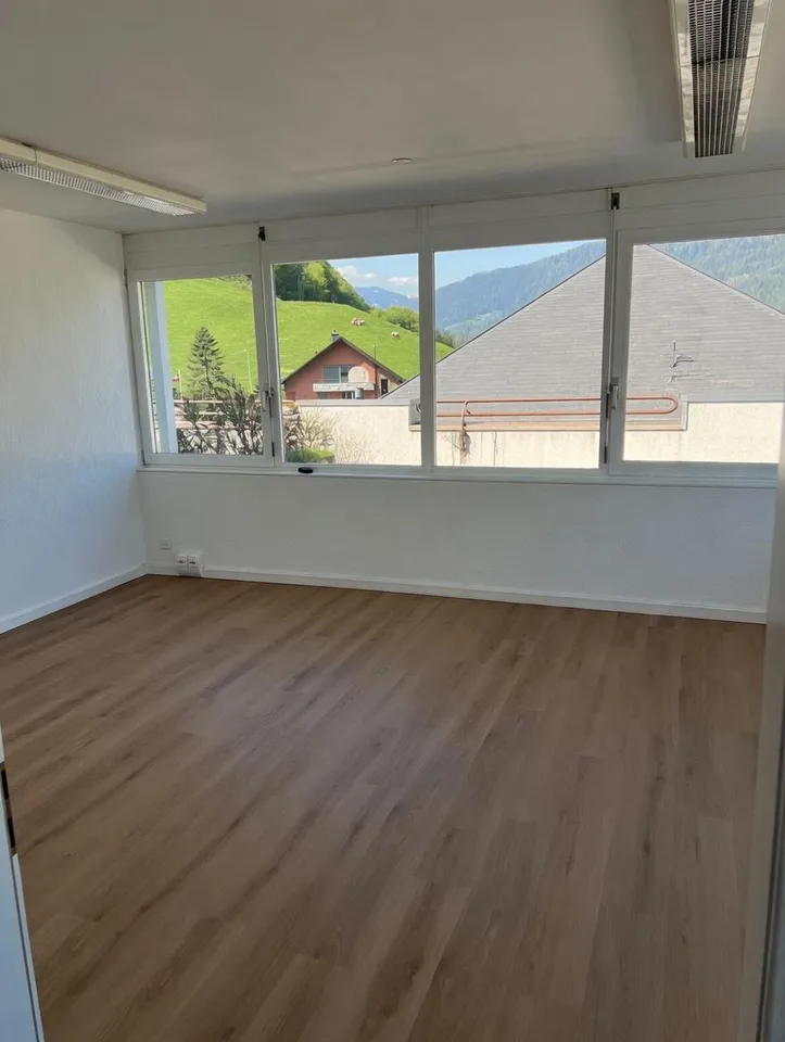 Büro / Atelier mit Badezimmer im Galgenried 6 in Stans zu vermieten