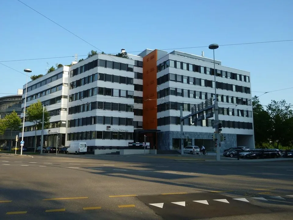 Grosser Lagerraum in Oerlikon mit Nasszelle und Garderobe