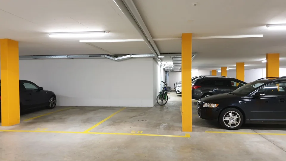 Tiefgaragenplatz beim unterirdischen Bahnhof Tägerwilen