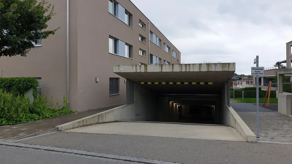 Tiefgaragenplatz beim unterirdischen Bahnhof Tägerwilen
