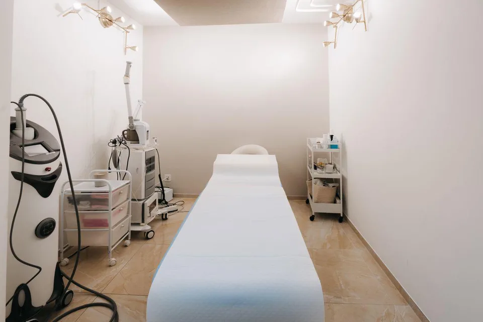 EXQUISITER SCHÖNHEIS-SALON  MIT DIVERSEN ANGEBOTEN
