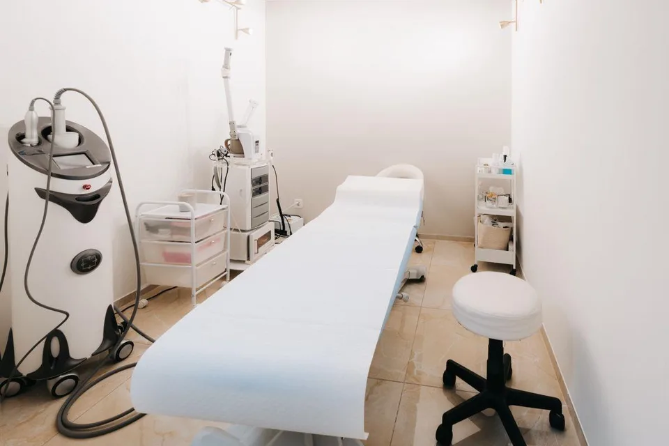 EXQUISITER SCHÖNHEIS-SALON MIT DIVERSEN ANGEBOTEN – Foto 6 von 8