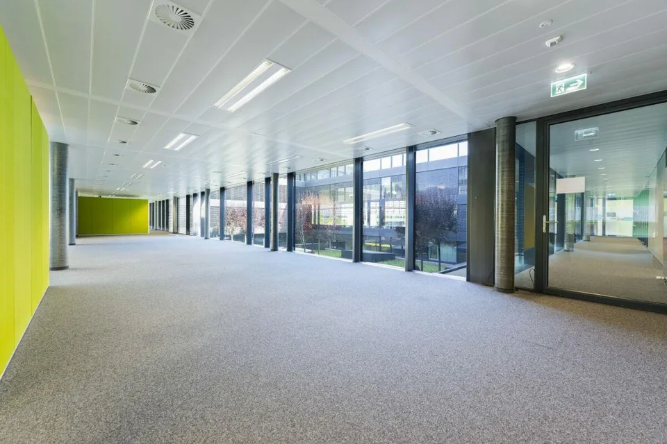 Surface administrative de 529 m² - grands plateaux de bureaux lumin...