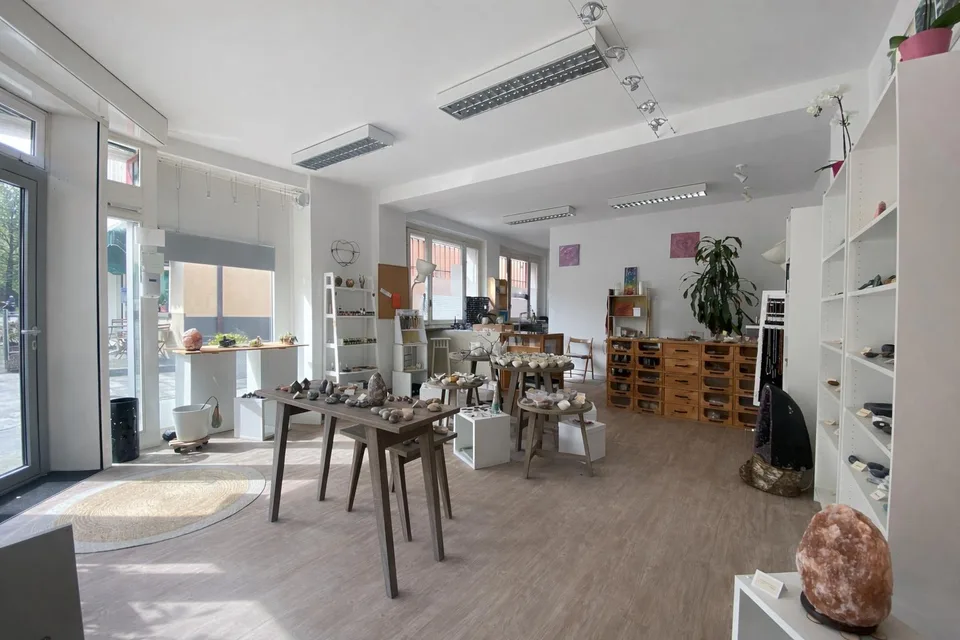 Vezia - spazio commerciale/ negozio 80 mq con vetrine