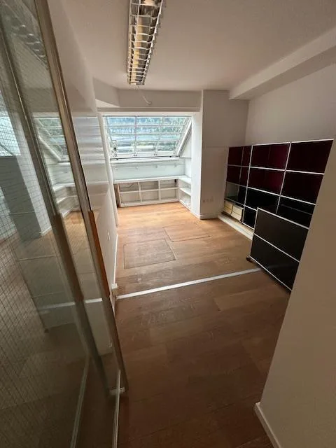 3 Räume mit kleiner Küche, Dusche+WC im Tiefparterre