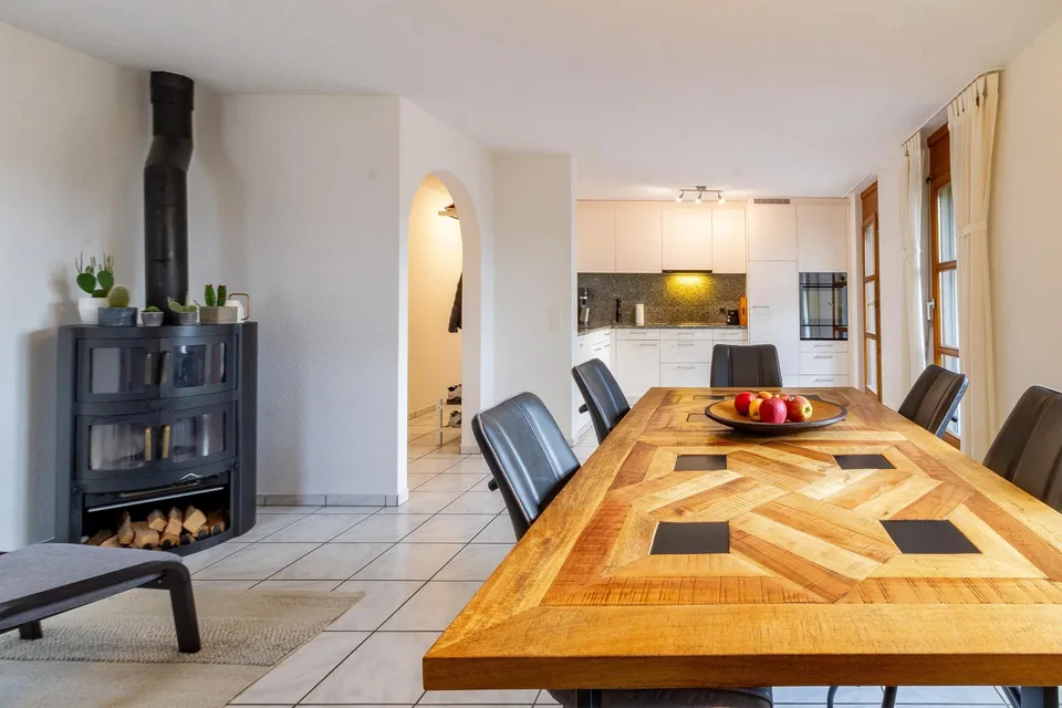 Gepflegte 4.5-Zimmerwohnung mit eigenem Garten und Pergola