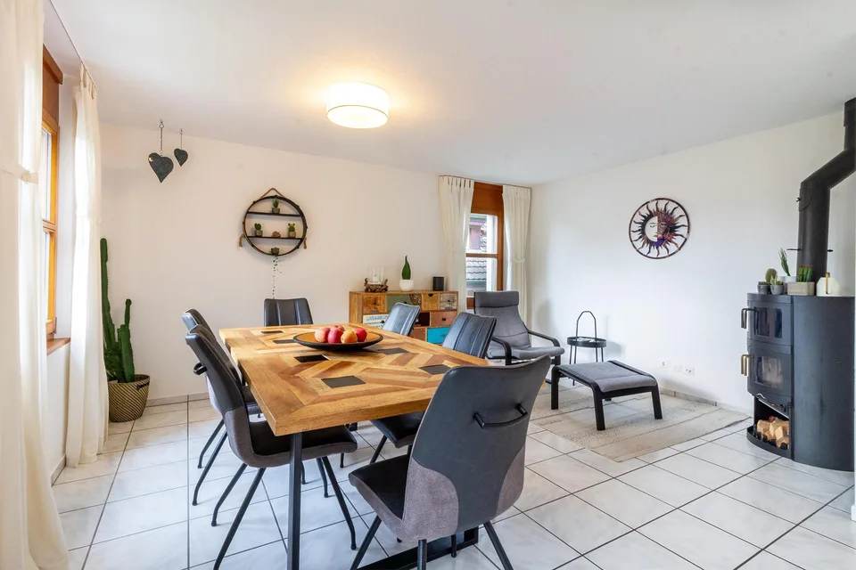 Gepflegte 4.5-Zimmerwohnung mit eigenem Garten und Pergola