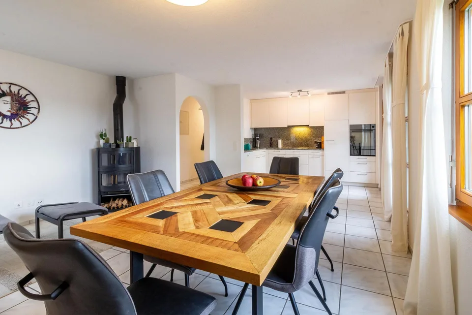 Gepflegte 4.5-Zimmerwohnung mit eigenem Garten und Pergola