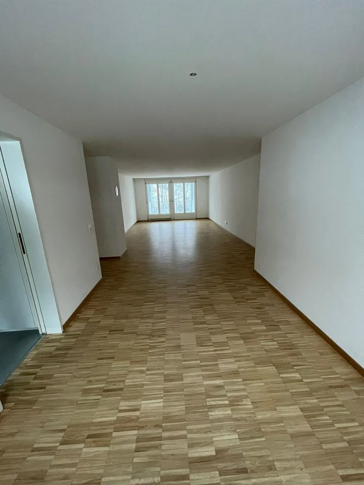 schöne und helle 4.5 Zimmer Wohnung