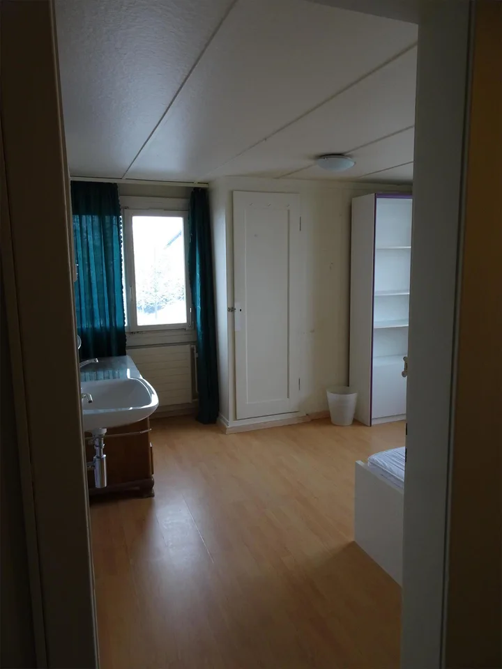 Zimmer mit eigenem Kühlschrank, TV und WLAN