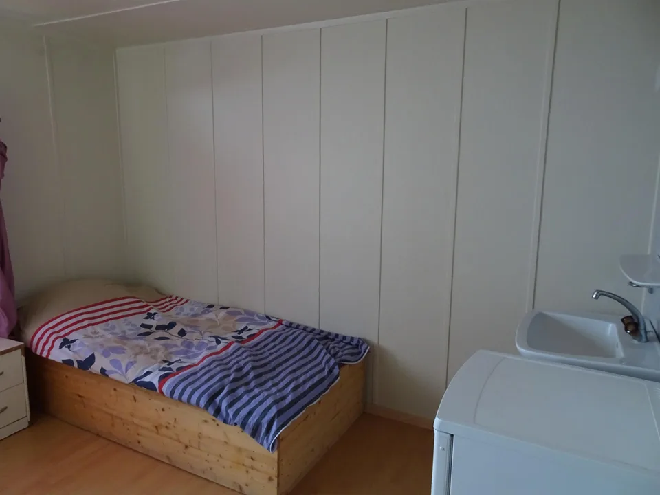 Zimmer mit eigenem Kühlschrank, TV und WLAN